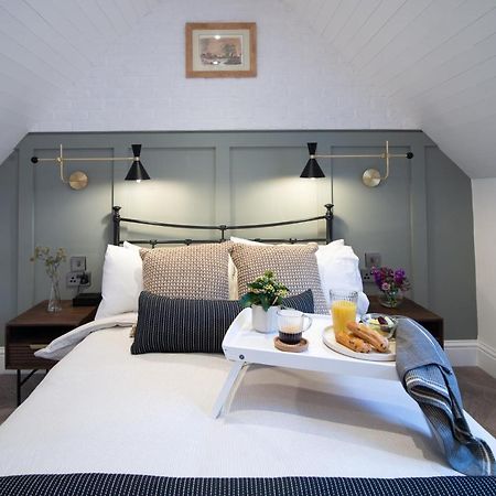 Modern Finish To A Historic Brewers House, Derby Villa Luaran gambar