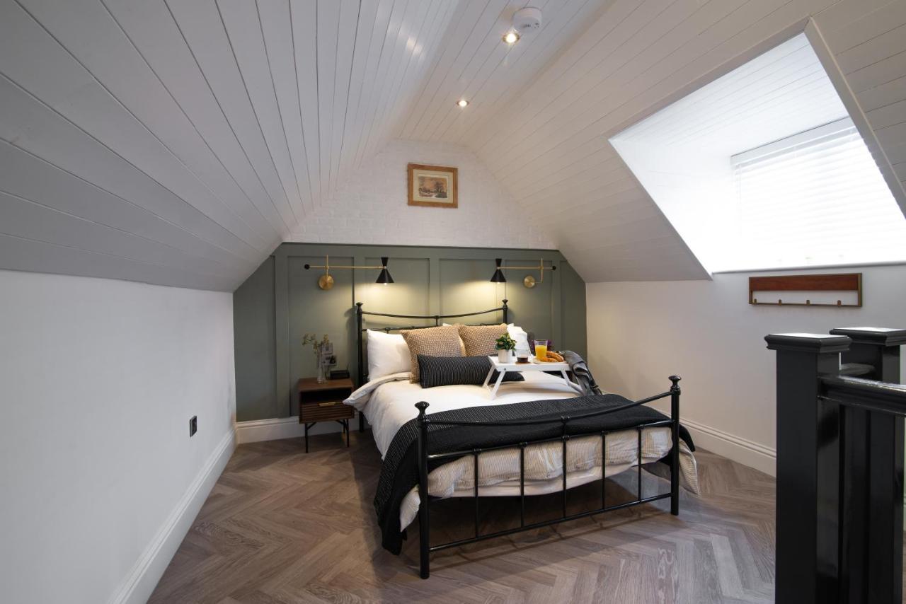 Modern Finish To A Historic Brewers House, Derby Villa Luaran gambar