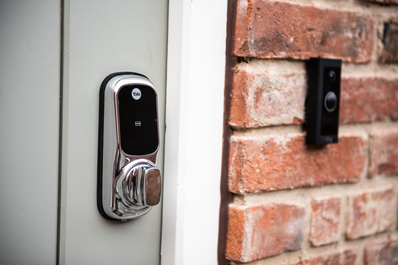 Modern Finish To A Historic Brewers House, Derby Villa Luaran gambar