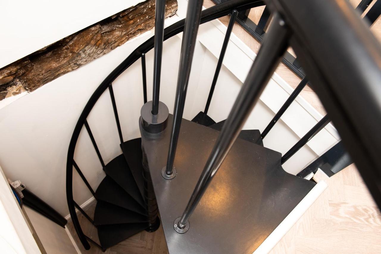 Modern Finish To A Historic Brewers House, Derby Villa Luaran gambar
